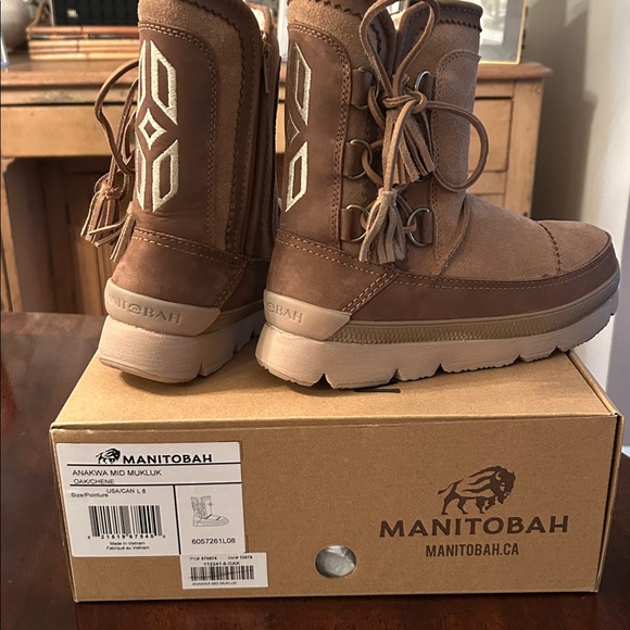 Manitoba women’s mid boot, size 8 - Picture 3 of 6